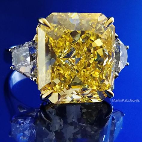 A very special 11ct #Yellow Diamond by #MartinKatz _______________________________  #YellowDiamondRing #Radiantcut #RareJewels Canary Diamond Ring, Canary Yellow Diamonds, Radiant Diamond Rings, Radiant Cut Diamond Ring, Canary Diamond, Cushion Diamond Ring, Yellow Diamonds Engagement, Cushion Cut Diamond Ring, Yellow Diamond Engagement Ring