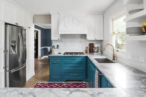 Gray Marble Countertops, White And Blue Kitchen, Cabinets Design Ideas, Blue Cabinetry, Blue Kitchen Island, Blue Cabinet, Rustic Wood Floors, Beautiful Kitchen Cabinets, Cabinets Design