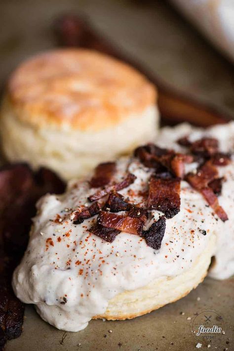 Biscuits And Bacon Gravy Recipe, Gravy With Bacon Grease, Breakfast Ideas Bacon, Country Gravy Recipe, Homemade Gravy For Biscuits, Country Sausage Gravy, Best Biscuits And Gravy, Bacon Gravy, Milk Gravy