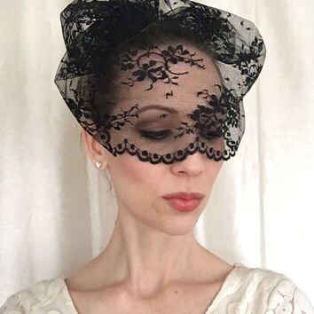 Black Lace Veil, Black Bridal Veil, Wedding Dresses Black, Wedding Dresses Vera Wang, Wedding Dress Flowy, Lace Veil, Black Bridal, Trumpet Wedding Dress, Kids Hair Cuts