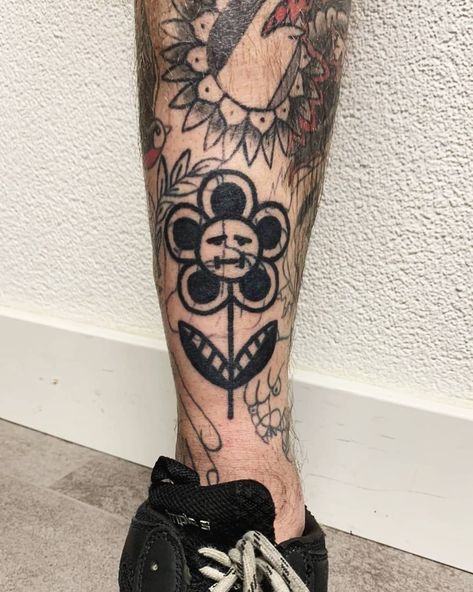 Thick Line Cover Up Tattoo, Dark Cover Up, Traditional Blast Over Tattoo, Traditional Cover Up, Black Bold Tattoos, Leg Tattoo Cover Up, Blast Over Tattoo Ideas, Cool Cover Up Tattoos, Tattoo Ideas For Cover Ups