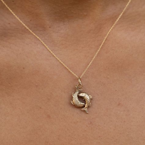 Vintage English Double Fish 9K Gold Pisces Zodiac Charm Pisces Fashion, Gold Fish Necklace, Pisces Ring, Immaculate Vibes, Pisces Pendant, Pisces Jewelry, Pisces Necklace, Fish Symbol, Fish Ring