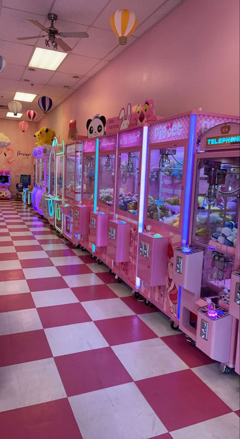 Claw Machine Arcade, Pink Arcade Aesthetic, Claw Machine Wallpaper, Pink Claw Machine, Arcade Exterior, Pastel Arcade, Claw Machine Aesthetic, Cute Claw Machine, Kawaii Arcade