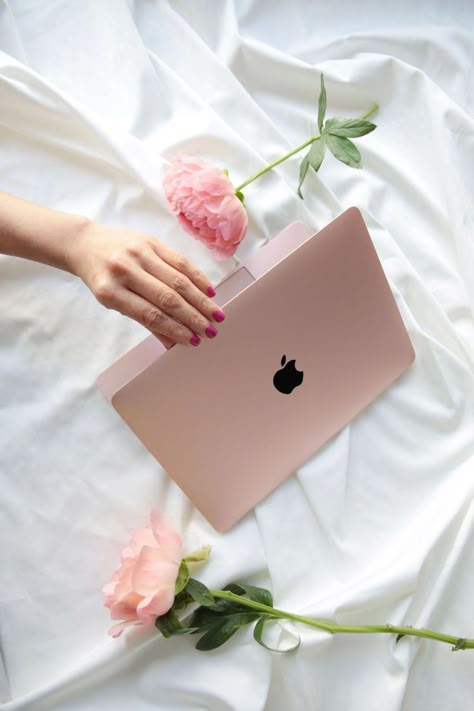 Pink Apple Laptop, Rose Gold Macbook, Apple Store Gift Card, Apple Notebook, Apple Laptop Macbook, Pink Macbook, Mac Notebook, Rose Gold Aesthetic, Whatsapp Marketing