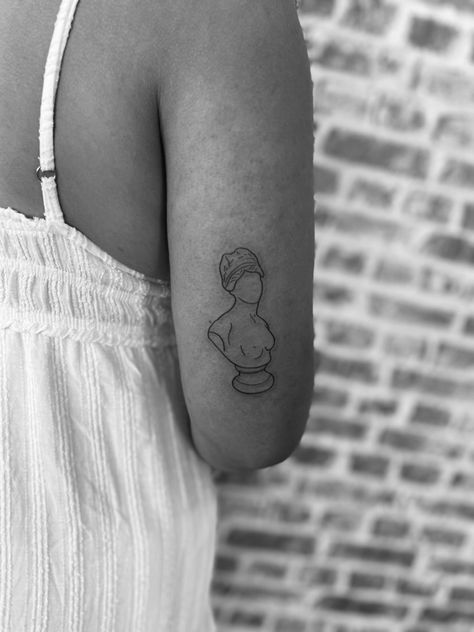 Women Sculpture Tattoo, Aphrodite Tattoo Line Art, Aphrodite Goddess Tattoo Simple, Minimalist Aphrodite Tattoo, Greek Classics Tattoos, Tattoo Greek Goddess, Greek Sculpture Tattoo Minimalist, Greek Goddess Tattoo Simple, Female Bust Tattoo