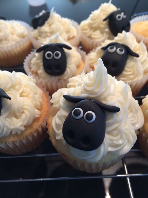 Adorable Cupcake Ideas, Cupcakes Decoration Easter, Sheep Cupcakes Ideas, Easter Cupcake Pullapart, Cupcakes Decoration Animals, Fun Cupcake Designs, Farm Animal Cupcakes Easy, Goat Cupcakes, Pretty Cupcakes Ideas Birthday