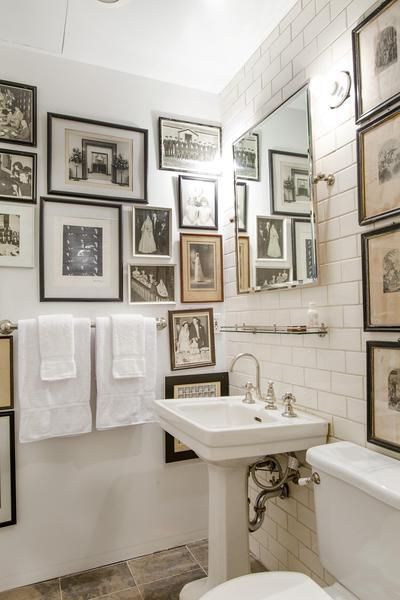 Great idea for displaying vintage photos on a white gallery wall.  Must do this with my favorites from my photo collection! Bad Inspiration, Classic Bathroom, Rustic Bathroom, Bathroom Art, Bathroom Wall Decor, Style At Home, Bathroom Wall Art, 가을 패션, Beautiful Bathrooms