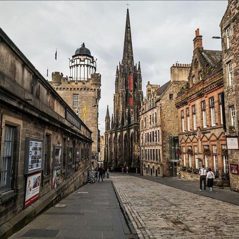 Royal Mile Edinburgh, City Logo, Summer Trip, Edinburgh Scotland, British Isles, Travel Goals, Again And Again, Summer Travel, Wide Angle