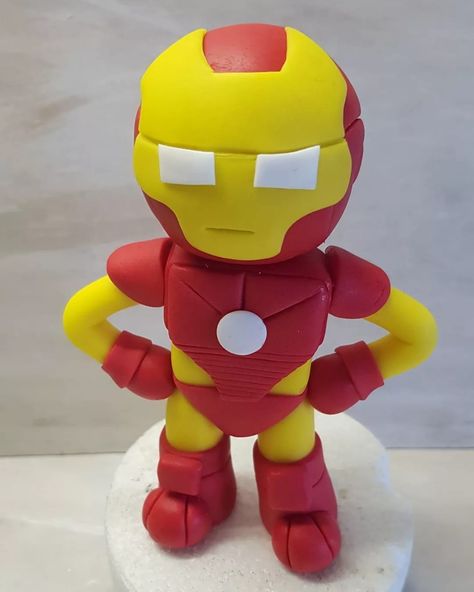 Iron Man Fondant, Clay Superhero, Iron Man Painting, Clay Art For Kids, Polymer Clay Diy, Fondant Figures, Diy Crafts For Kids Easy, Diy Clay, Marvel Spiderman