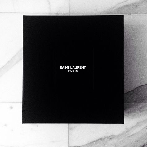 @caiteliza_ #SaintLaurent #TheNETSet Saint Laurent Box Packaging, Saint Laurent Packaging, Ysl Packaging, Gift Set Packaging, Set Packaging, Food Boxes, Black Packaging, Minimalist Life, Saint Laurent Paris