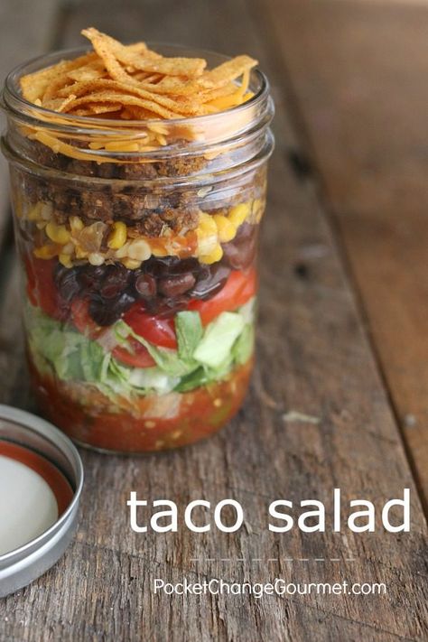 This fast, fresh, delicious meal is ready when you are! Packable, portable, and easy to customize, these make a great lunch or dinner for the beach, park, or BBQ. Taco Salad In A Jar, Homemade Lunchables, Beach Dinners, Weight Watchers Salad, Taco Salads, Beach Dinner, Healthy Bowls, Beach Meals, Salad In A Jar