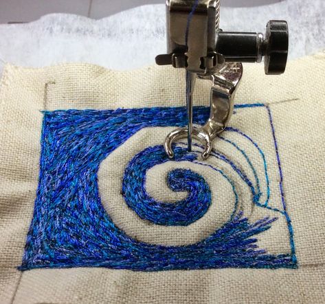 Thread Sketching, Free Motion Sewing, Embroidery Designs Free, Freehand Machine Embroidery, Machine Embroidery Thread, Machine Stitching, Sewing Machine Embroidery, Ideas Embroidery, Free Motion Embroidery