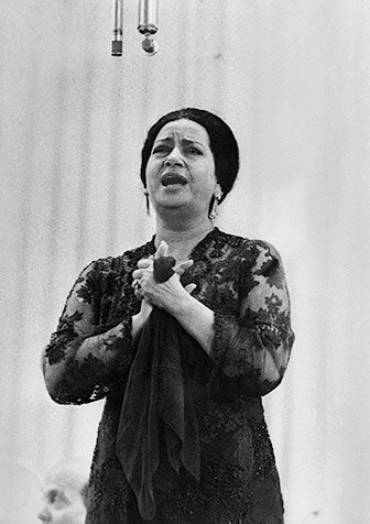 Oum Kalthoum Umm Kulthum, Egyptian Beauty, Egyptian Actress, Old Egypt, Old Singers, Arabic Art, Famous Singers, Soul Music, Female Singers