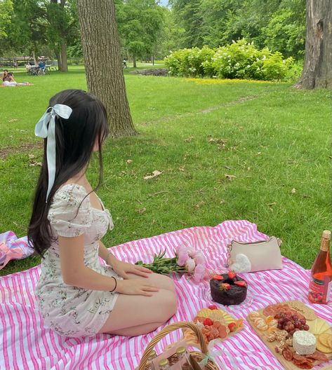 Picnic Pics, Picnic Outfit Ideas, Picnic Date Outfits, Picnic Date Food, Picnic Photo Shoot, Picnic Pictures, Picnic Planning, Picnic Photography, Picnic Outfit