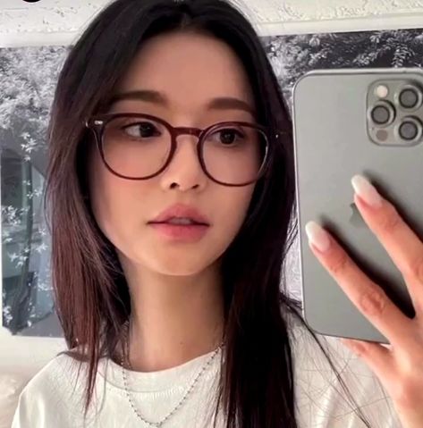 Glasses For Asian Women, Shifting Faceclaims, Glasses For Long Faces, Asian Brown Hair, Asian Glasses, Korean Glasses, Glasses Inspo, Glasses Ideas, Glasses Outfit