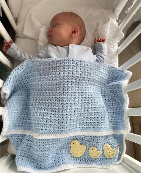 Baby Boy Knitted Blanket, Crochet Baby Blanket Boys, Crochet Ideas For Baby Boy, Crochet Blanket For Baby Boy, Baby Blanket Ideas Crochet, Crochet Baby Ideas Projects, Cute Baby Blanket Crochet Pattern, Boy Crochet Baby Blanket, Crochet Baby Blanket For Boy