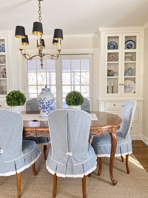 Portfolio — KG HOME DESIGNS Grand Millennial Kitchen Table, Lacquered Furniture Dining Room, Dining Room With Skirted Chairs, Grand Melinnial Dining Room, Coastal Grandmillennial Dining Room, Blue Toile Dining Room, Grand Millennial Dining Table, Southern Coastal Dining Room, Breakfast Room Ideas Cozy