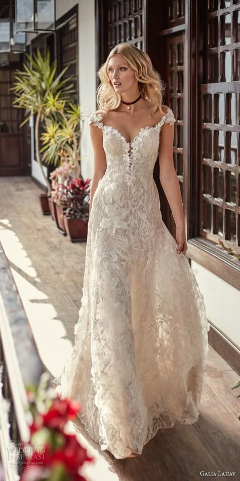 Champagne Lace Wedding Dress, Night Dress Wedding, Different Wedding Dress Styles, Lace Top Wedding Dress, Bridal Cap, Wedding Inspirasi, Bride Fashion, Wedding Dress Lace, Galia Lahav