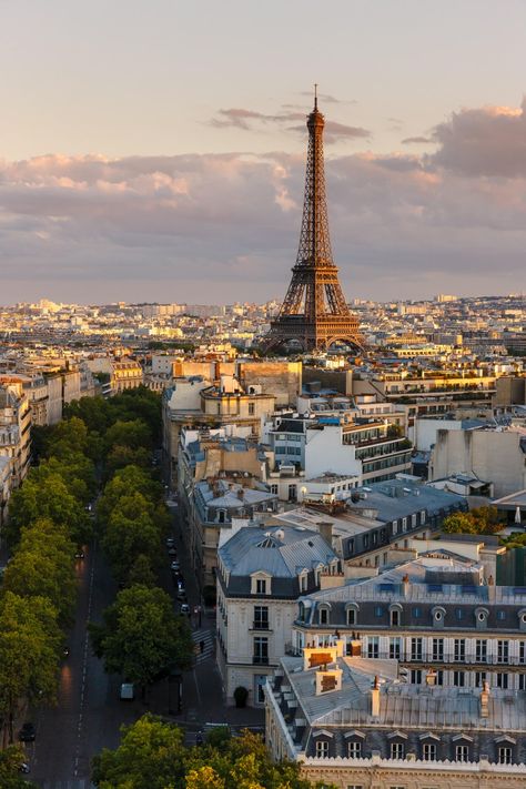 Paris Suburbs, Paris Neighborhoods, Airplane Drawing, Paris Vibes, Neighborhood Guide, Pool Photos, The Eiffel Tower, Beautiful Places In The World, Street Artists