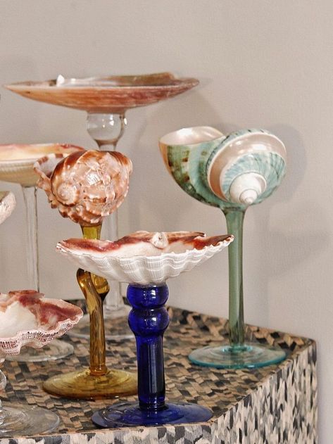 Seashell Display, Seashell Wedding, Beach Wedding Bridesmaids, Conch Shells, Seashell Candles, Shell Crafts Diy, Seashell Art, Dessert Cups, Seashell Crafts