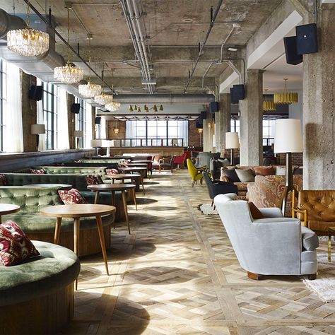 Soho House, a private club house and hotel, transforms an old belt factory into their newest (and largest) property to date. Soho House Chicago, Soho House Berlin, Chicago House, Modern Lamps, Design Café, Lobby Design, Bar Interior, Soho House, Design Del Prodotto