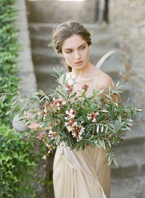 Wedding inspiration in earthy tones set amidst Tuscan olive groves via Magnolia Rouge Olive Eucalyptus Wedding, Olive Bouquet, Tuscan Summer, Grecian Wedding Dress, Botanical Wedding Inspiration, Modern Chic Wedding, Olive Wedding, Garden Wedding Inspiration, Northern California Wedding