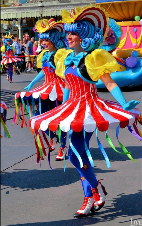 Carnaval Kids, Festival Of Fantasy Parade, Costume Carnaval, Disney Parade, Carnaval Costume, Circus Costume, Creative Costumes, Festival Costumes, Couture Mode