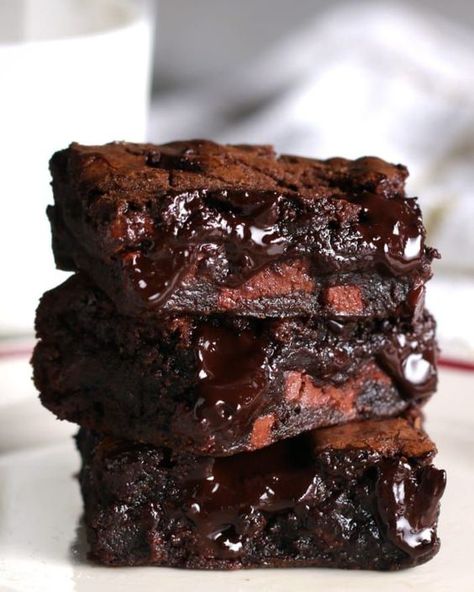 fudgiest brownies ever Fudgy Brownie Recipe, Low Carb Vegetarian Recipes, Brownie Desserts, Fudgy Brownies, Brownie Cookies, Chocolate Brownies, Brownie Recipes, Just Desserts, Cake Pops