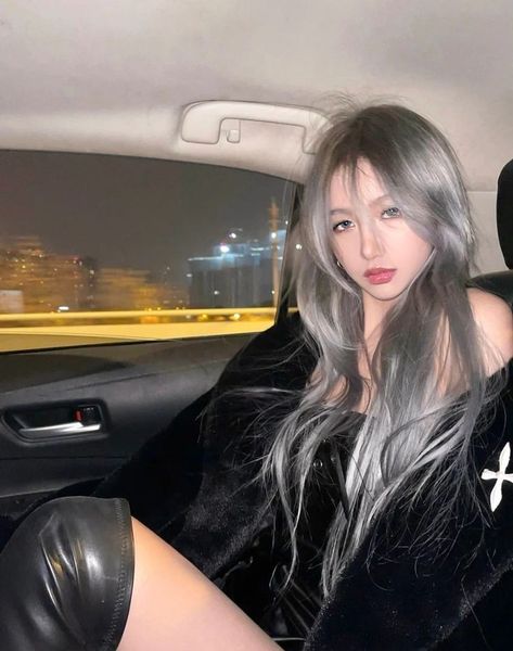 Grey Hair Asian, Hair Color Ideas Korean, Platinum Grey Hair, Korean Hair Color Ideas, Grey Hair Korean, Port For Grp, Ash Gray Hair Color, Ash Grey Hair, Long Grey Hair