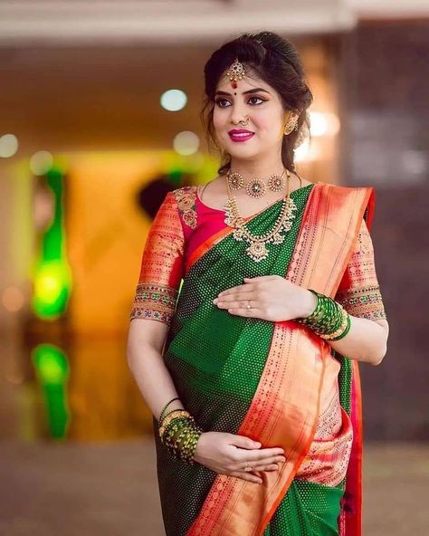 Sreemantham Photoshoot Indian, Seemantham Makeup Look, Maternity Photo Shoot Ideas In Saree, Hairstyles For Seemantham, Baby Shower Makeup Ideas Indian, Baby Shower Makeup Indian, Green Saree Look Traditional, Indian Baby Shower Photoshoot Ideas, Sreemantham Photoshoot