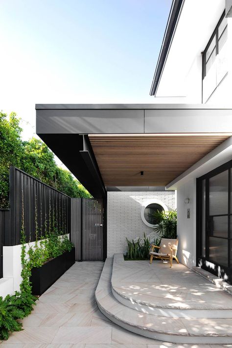 First impressions count, so when it comes to upping your home's kerb appeal, why not grow a lush, green, front garden? Here are 23 ideas to start with. Modern Fence Design, Cedar Cladding, Modern Fence, Casa Exterior, Outdoor Entertaining Area, Australian Homes, Fence Design, Modern Exterior, Front Garden