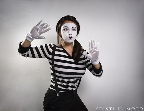 mime costume for Halloween Mime Face, Mime Costume, Mime Artist, Mime Makeup, Golden Dress, Pantomime, Halloween Make Up, Circus Party, Halloween Make