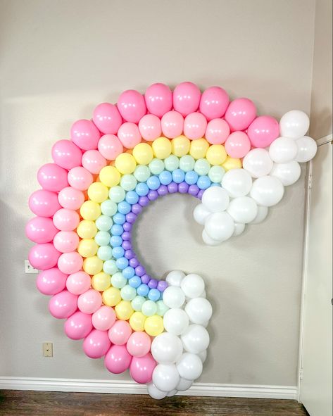 Balloon Arch Tutorial, Ballon Diy, Balloon Rainbow, Rainbow Balloon Arch, Unicorn Balloon, Birthday Cake Topper Printable, Birthday Video, Rainbow Balloons, Girl Rainbow