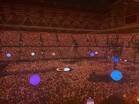 #coldplay #concert #yellow Huge Concert, Coldplay Concert, Random Aesthetic, Coldplay, Amsterdam, Concert, Yellow