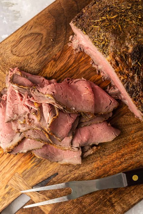 This easy method turns an economical cut of beef into super tender, flavorful Deli Style Roast Beef. Skip the deli and make your own lunch meat at home! #beef #roastbeef #delimeat #howto #lunch #sandwiches #easydinner Homemade Roast Beef Lunch Meat, Roast Beef Sandwich Meat Recipes, Deli Roast Beef Recipes, Roast Beef Seasoning, Roast Beef Deli Meat, Roast Beef Lunch, Deli Style Roast Beef, Deli Meat Recipes, Lunch Sandwiches