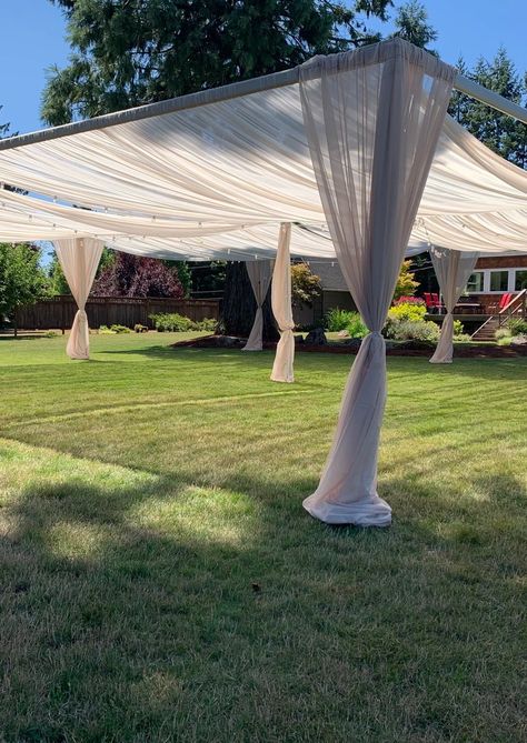 Backyard Draping Ideas, Wedding Canopy Outdoor Draping, Decorating Tent For Wedding, Diy Wedding Canopy, Small Outdoor Wedding Reception, Small Garden Wedding Ideas, Small Outdoor Wedding Ideas, Small Wedding Reception, Wedding Canopy Outdoor