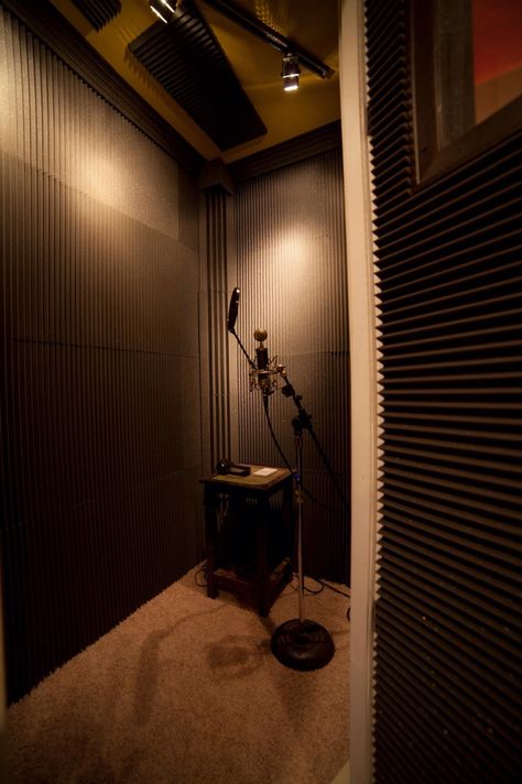 Vocal Booth Closet Vocal Booth, Vocal Booth Recording Studio, Recording Booth Design, Podcast Booth Design, Vocal Practice Room, Home Recording Booth, Vocal Class Aesthetic, Dubbing Studio Aesthetic, Vocal Coach Aesthetic