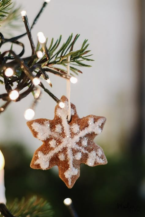 Decorating Salt Dough Ornaments, Saltdough Diy, Salt Dough Cinnamon Ornaments, Christmas Gingerbread Ornaments, Cookie Christmas Ornaments, Baked Christmas Ornaments, Christmas Dough Ornaments, Homemade Gingerbread Ornaments, Diy Gingerbread Ornaments For Kids