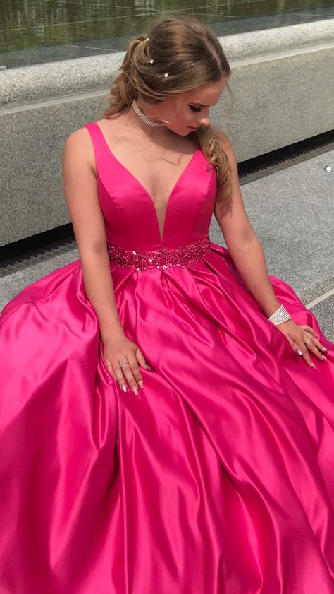 Hot Pink Wedding Dress The Bride, Senior Prom Dress, Hot Pink Prom Dress, Grad Dresses Short, Fuchsia Wedding, Hot Pink Weddings, Dresses Graduation, Pink Passion, Beautiful Witch