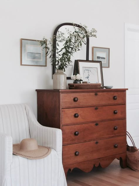 Master bedroom design of an estate, holiday home on the south shore of nova scotia. Mixing antique pieces with new. Linen slipcover chair, vintage art, antique dresser, summer home, nova scotia antiques. | Room Design & Photo by: Carol Reed Interior Design Inc Antique Bedroom, Interior Vintage, 아파트 인테리어, Vintage Bedroom, Dresser Decor, Bedroom Dressers, Nova Scotia, Bedroom Inspo, Home Style