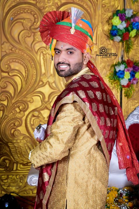 groom Wedding photo shoot Duhla Singal Pose, Dulha Singal Pose, Dulha Pose Single, Singal Dulha Pose, Dulha Single Pose, Dulha Pose, Couple Wedding Dress Indian Hindu, Funny Wedding Poses, Marriage Poses