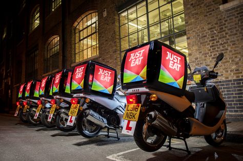 Food delivery app Just Eat has unveiled a new visual identity and brand campaign Branded Vehicles, Takeaway Packaging Design, Pizzaria Delivery, Eat Logo, Bar Restaurant Design, Takeaway Packaging, Architecture Restaurant, Food Delivery Business, Packaging Design Ideas