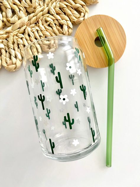 Cute Glass Cups Aesthetic, Cactus Glass Cup, Cricket Cups Designs, Cute Coffee Cups Designs, Trendy Glass Cups, Can Cup Design, Cute Cups Aesthetic, Cute Glass Cup Designs, Cricket Cup Ideas