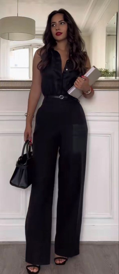 Sleevless all black summer outfit. @imhrisa on tiktok All Black Formal Outfits, Feminine Summer Outfits, Black Summer Outfits, Team Photoshoot, Secretary Outfits, Buisness Casual, Feminine Summer, Work Fits, Business Casual Work