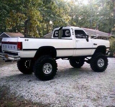 1st Gen #Dodge #Cummins #Truck  #Mopar 1st Gen Cummins, Dodge Diesel Trucks, Old Dodge Trucks, Dodge Diesel, Cummins Trucks, Trucks Lifted Diesel, Mud Trucks, Station Service, White Truck