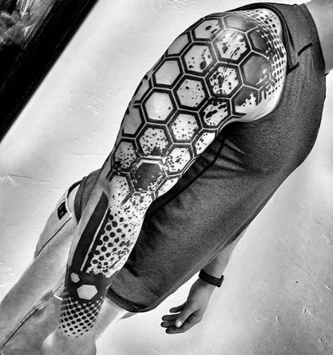 Sleeve Tattoo Geometric, Honeycomb Tattoo Sleeve, Geometric Tattoo Sleeve, Tatuaje Trash Polka, Men's Tattoo, Geometric Tattoo Sleeve Designs, Hexagon Tattoo, Geometric Tattoo Pattern, Honeycomb Tattoo