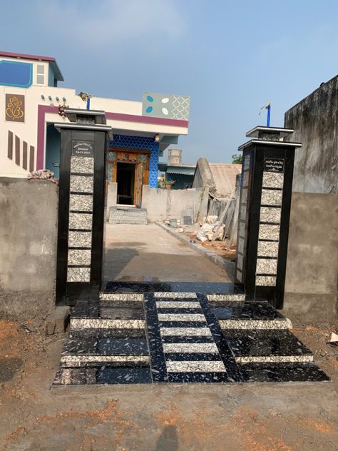 Main Door Pillar Design, Gate Piller Top Design, Ramp Design For House, House Ramp Design Entrance, Main Gate Ramp Design Granite, Granite Ramp Design Entrance, Main Gate Pillar Design Granite, Gate Pillar Design Modern With Granite, Home Ramp Design