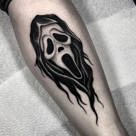 Angelo Parente on Instagram: “Ghostface 🔪🔪🔪 Which Scream movie is your favorite? #blackcaskettattoo” Ghost Face Tattoos, Tato Flash, Horror Movie Tattoos, Movie Tattoo, Movie Tattoos, Scary Tattoos, Flash Tattoo Designs, Mask Tattoo, Spooky Tattoos