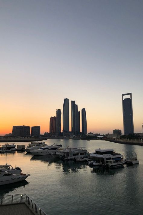 Abu Dhabi Fake Story, Abudhabi Aesthetic, Abu Dhabi Airport Snapchat, Aesthetic Photography Landscape, Dubai Aesthetic Photography, Abu Dhabi Aesthetic, Abu Dhabi Photography, Abu Dhabi Night, Dubai Sunset Aesthetic