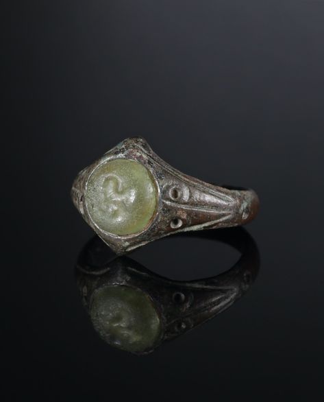 Ancient Ring of Alanian Nomads Khazar Ring by AntiqueJewls. Authentic Antique Signet Ring Ancient Bronze Ring Genuine Medieval ArtifactUnique Alanian Jewelry. All the rings on offer are hand-picked pieces for sale with a great look, very good quality and absolute authenticity. Great signet ring from the 800-1100s Bronze, patina, stone imitation. Vintage from before 1700. Ancient Rings, Medieval Ring, Pewter Ring, Egyptian Hieroglyphics, Bronze Patina, Bronze Ring, Ancient Jewelry, Armenia, The Rings